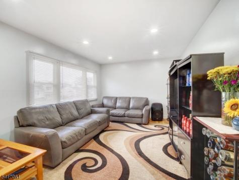 17 Thelma Court Woodbridge NJ 07067