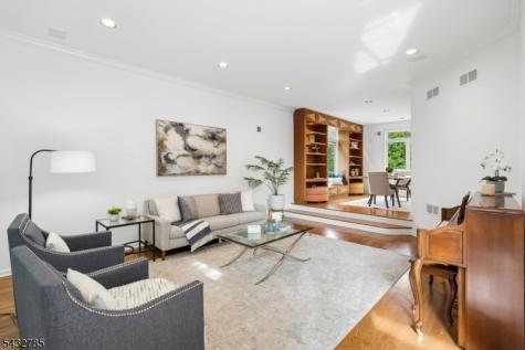 23 Hadrian Drive Livingston NJ 07039