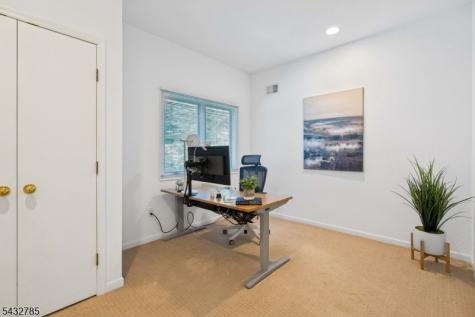 23 Hadrian Drive Livingston NJ 07039