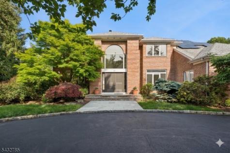 23 Hadrian Drive Livingston NJ 07039