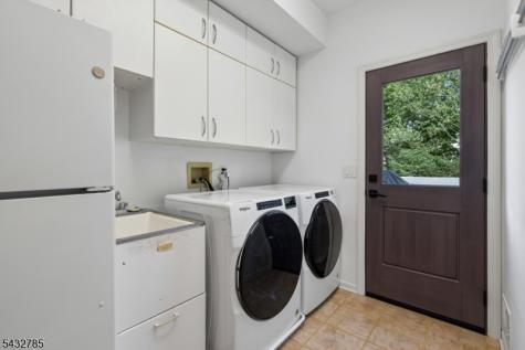 23 Hadrian Drive Livingston NJ 07039