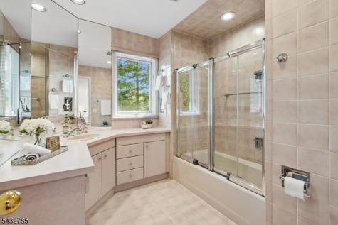 23 Hadrian Drive Livingston NJ 07039