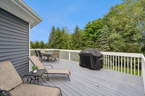 23 Hadrian Drive Livingston NJ 07039