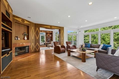 23 Hadrian Drive Livingston NJ 07039