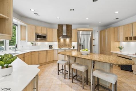 23 Hadrian Drive Livingston NJ 07039