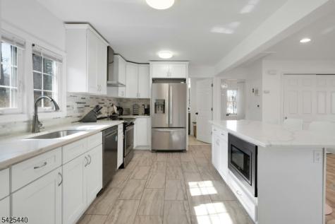 32 Mcnabb Road Jefferson NJ 07849