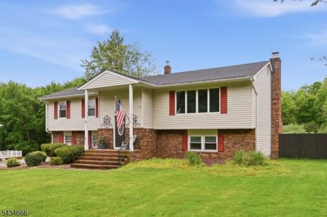 18 Reger Road Roxbury NJ 07876