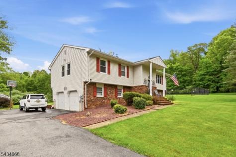 18 Reger Road Roxbury NJ 07876