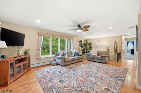 18 Reger Road Roxbury NJ 07876