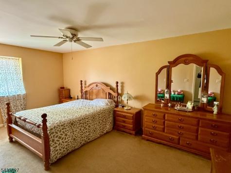 16 Sparrow Circle Hampton NJ 07860