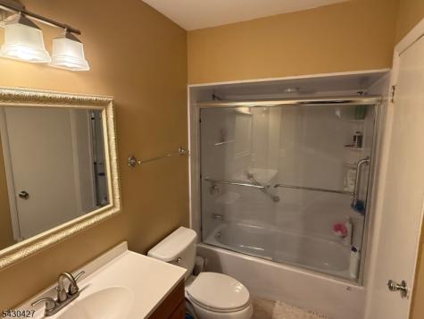 16 Sparrow Circle Hampton NJ 07860