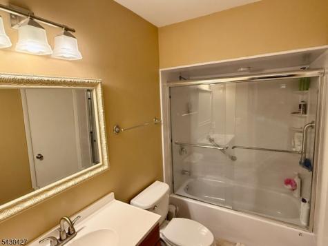 16 Sparrow Circle Hampton NJ 07860