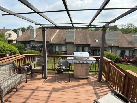 16 Sparrow Circle Hampton NJ 07860