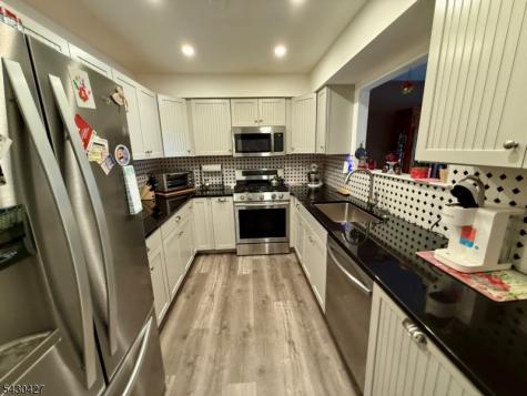 16 Sparrow Circle Hampton NJ 07860