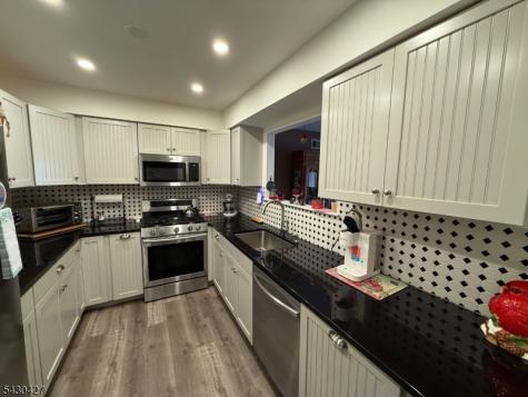 16 Sparrow Circle Hampton NJ 07860