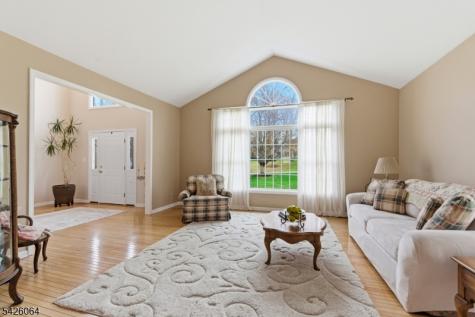 203 Lauren Way Greenwich NJ 08804