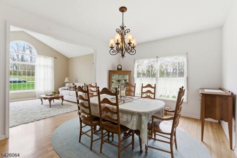 203 Lauren Way Greenwich NJ 08804