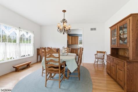 203 Lauren Way Greenwich NJ 08804