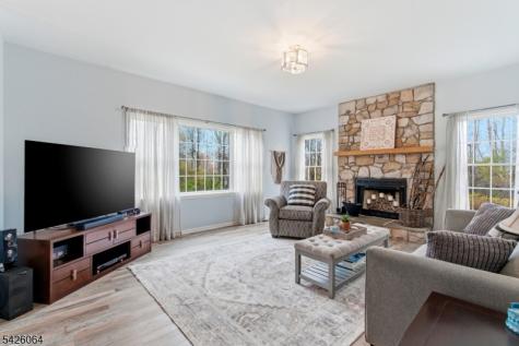 203 Lauren Way Greenwich NJ 08804