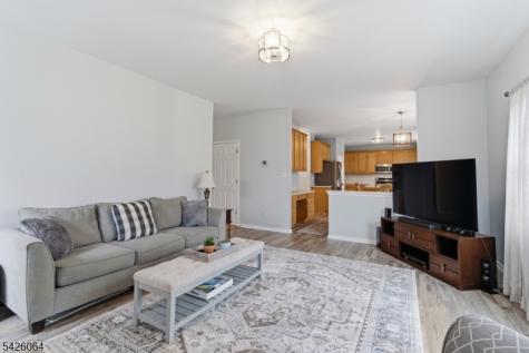 203 Lauren Way Greenwich NJ 08804