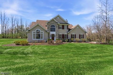 203 Lauren Way Greenwich NJ 08804
