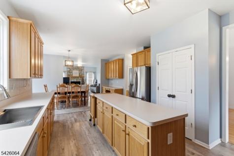203 Lauren Way Greenwich NJ 08804