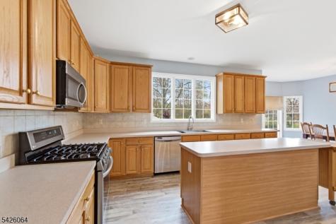 203 Lauren Way Greenwich NJ 08804