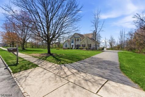 203 Lauren Way Greenwich NJ 08804