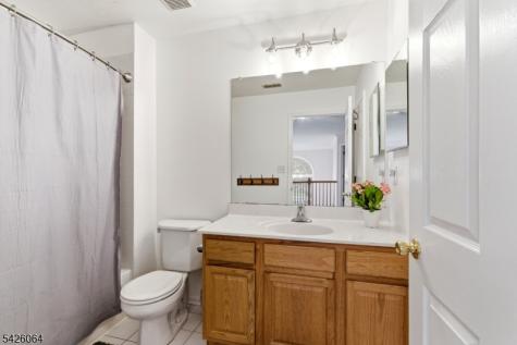 203 Lauren Way Greenwich NJ 08804
