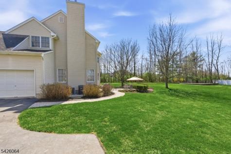 203 Lauren Way Greenwich NJ 08804