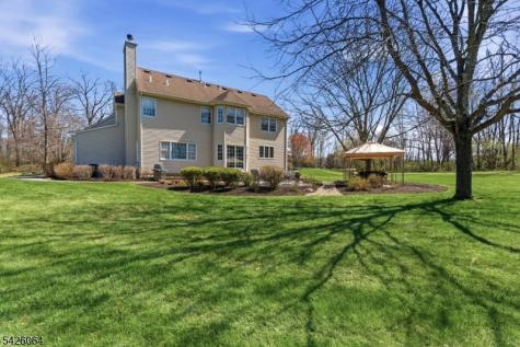203 Lauren Way Greenwich NJ 08804
