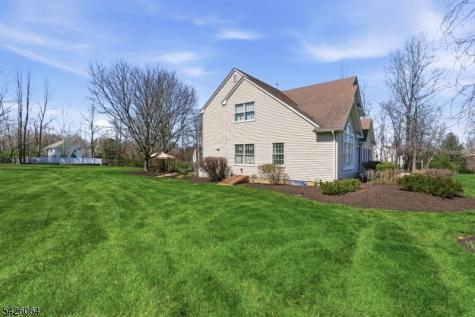 203 Lauren Way Greenwich NJ 08804