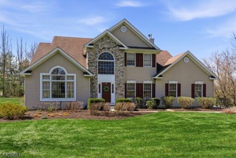 203 Lauren Way Greenwich NJ 08804