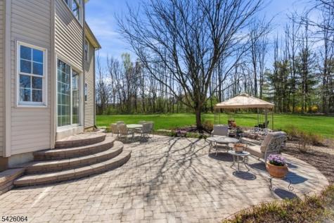 203 Lauren Way Greenwich NJ 08804
