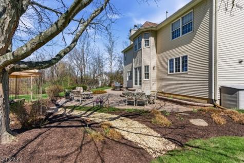 203 Lauren Way Greenwich NJ 08804