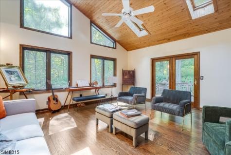 5 Apgar Way Tewksbury NJ 08833