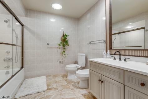 5 Apgar Way Tewksbury NJ 08833