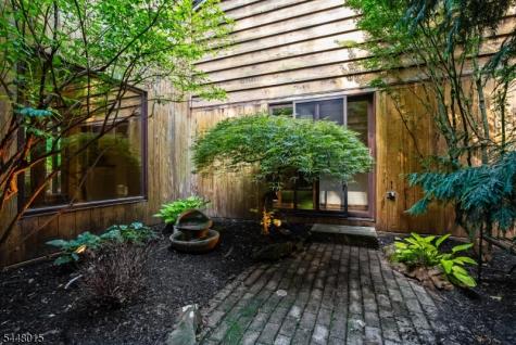 5 Apgar Way Tewksbury NJ 08833