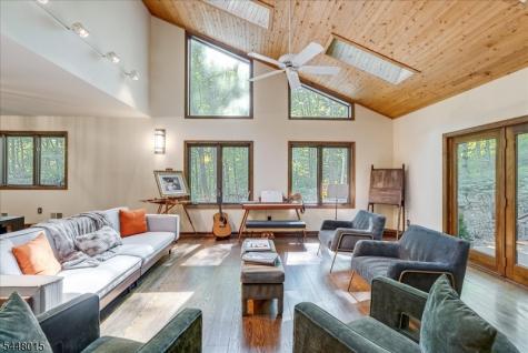 5 Apgar Way Tewksbury NJ 08833