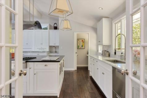 1 Hickory Lane Roseland NJ 07068
