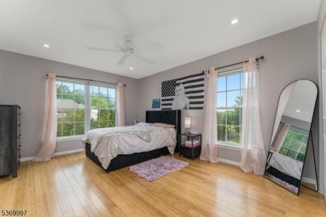 5 Jade Lane Lopatcong NJ 08865