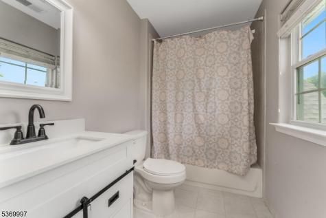 5 Jade Lane Lopatcong NJ 08865