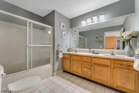 5 Jade Lane Lopatcong NJ 08865