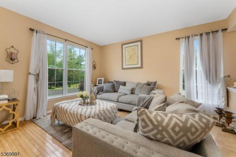 5 Jade Lane Lopatcong NJ 08865