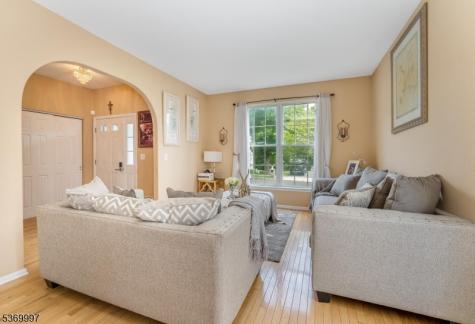 5 Jade Lane Lopatcong NJ 08865