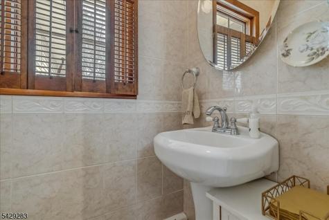 40 Catherine Court Cedar Grove NJ 07009