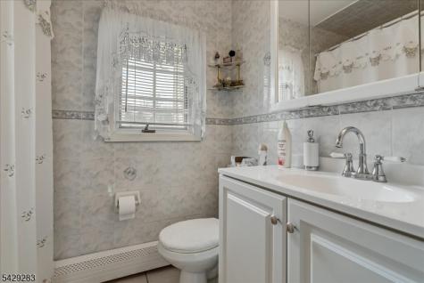 40 Catherine Court Cedar Grove NJ 07009