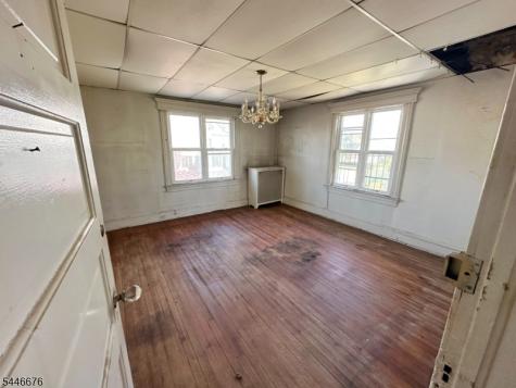86 Hawthorne Avenue East Orange NJ 07018