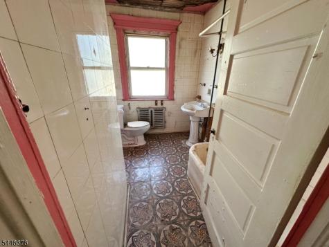 86 Hawthorne Avenue East Orange NJ 07018