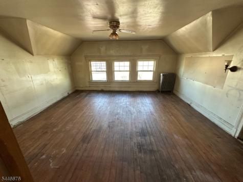 86 Hawthorne Avenue East Orange NJ 07018